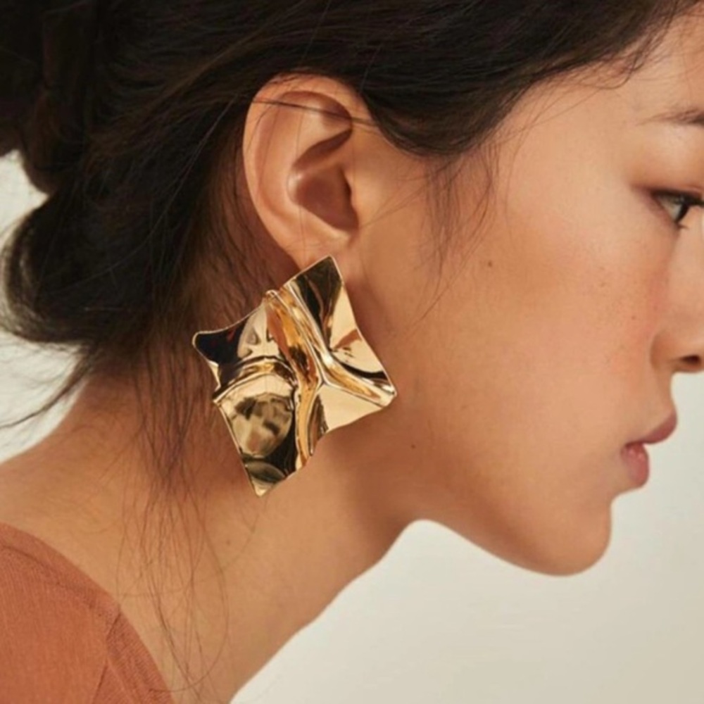 Anthropologie Shashi "Carreâ Large Gold Wavy Earrings brand new lightweight